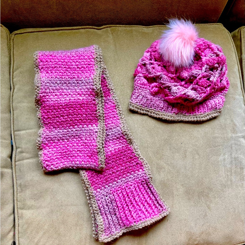 💯 Italian wool; hat & scarf; hand made with 💗 by Lil